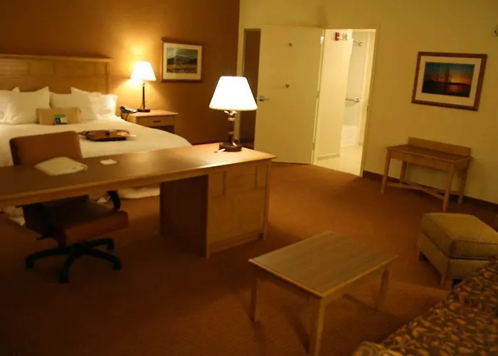 Hampton & Hotel Riverton