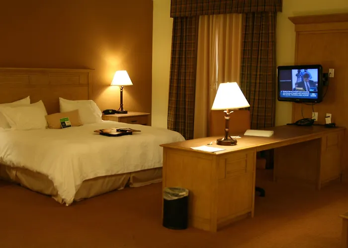 Hotel Hampton & Riverton
