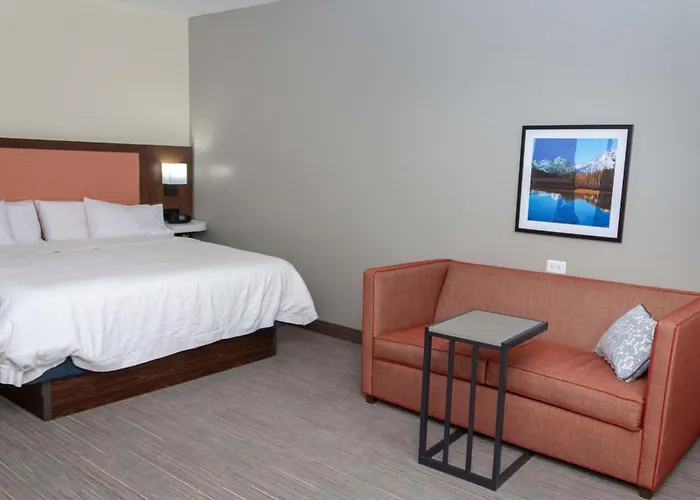 Hampton & Hotel