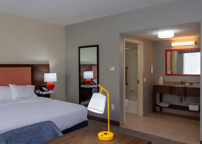Hampton & Hotel