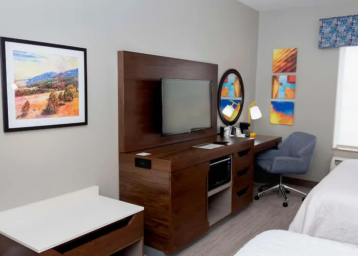 Hampton & Hotel